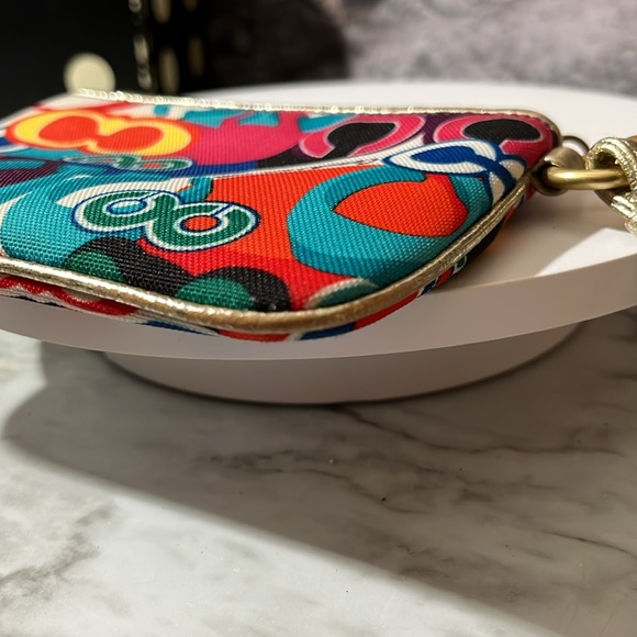 COACH GRAFFITI POPPY WRISTLET/CLUTCH IN GUC - Picture 9 of 13